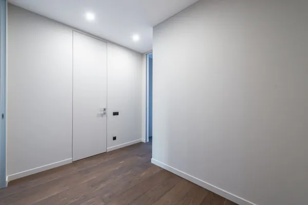 Cracks, skirting and gaps