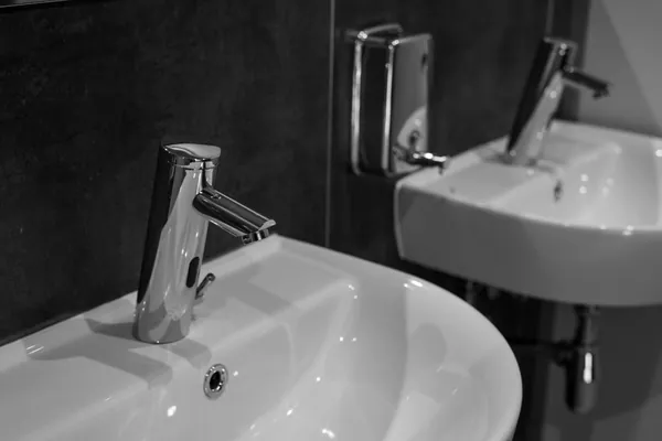 Shared guest restrooms