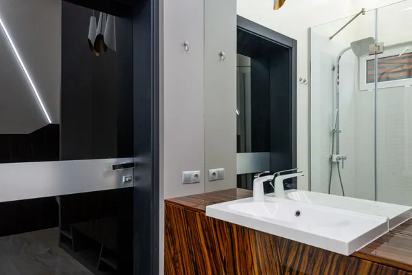 Washroom sanitising