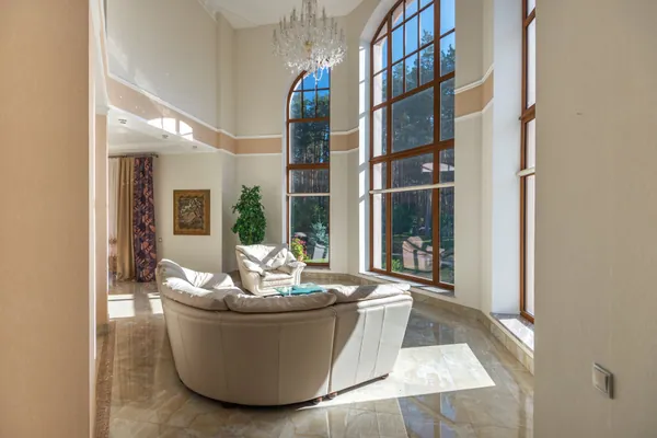 High surfaces and light fittings